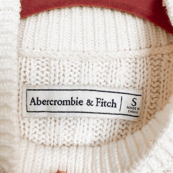 Like new! Abercrombie Mock Neck Sweater Tank - Size Small - Picture 3 of 4